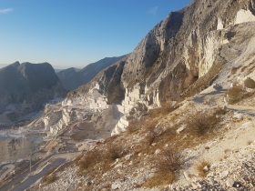 Escursione privata con guida alle Cave di Marmo di Carrara - MR     Limousine   